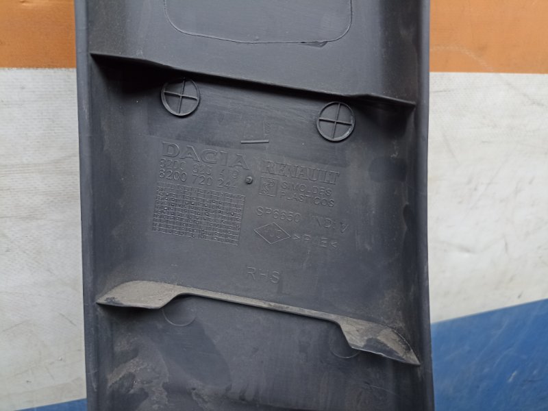 Обшивка стойки Renault Duster 1 HSA 2.0 F4R410 2019 прав. (б/у) Обшивка стойки Renault Duster 1 HSA 2.0 F4R410 2019 прав. (б/у)