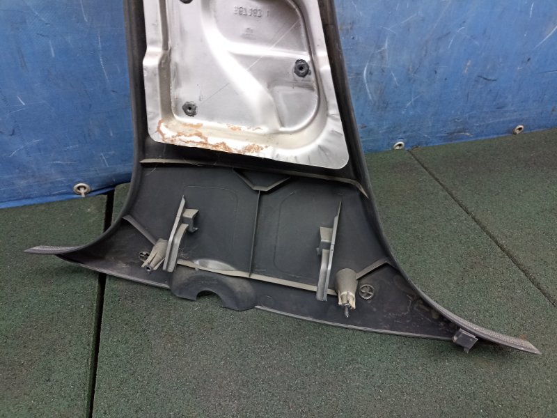 Обшивка стойки Renault Duster 1 HSA 2.0 F4R410 2019 прав. (б/у) Обшивка стойки Renault Duster 1 HSA 2.0 F4R410 2019 прав. (б/у)