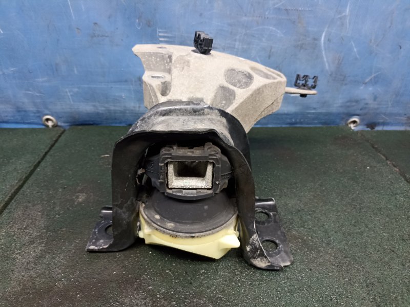 Подушка двигателя правая Renault Duster 1 HSA 2.0 F4R410