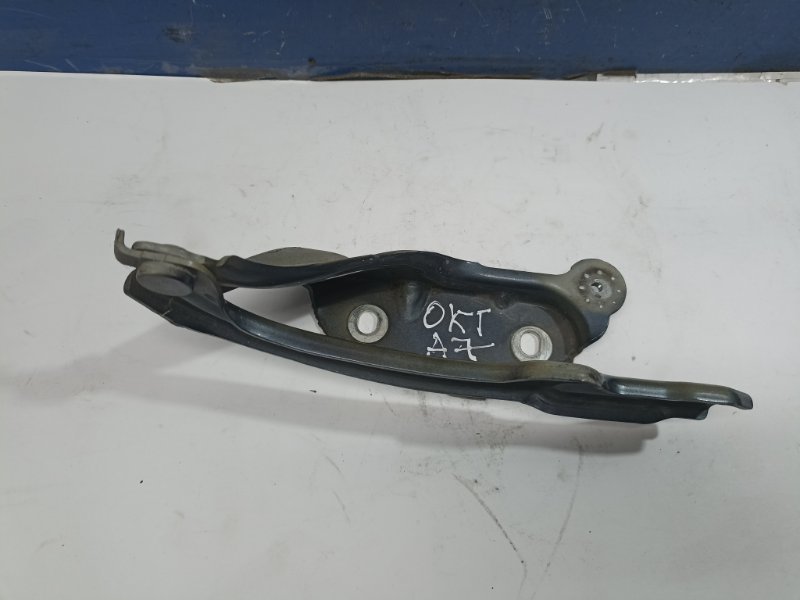 Петля капота Skoda Octavia A7 2015 прав. (б/у) Петля капота Skoda Octavia A7 2015 прав. (б/у)