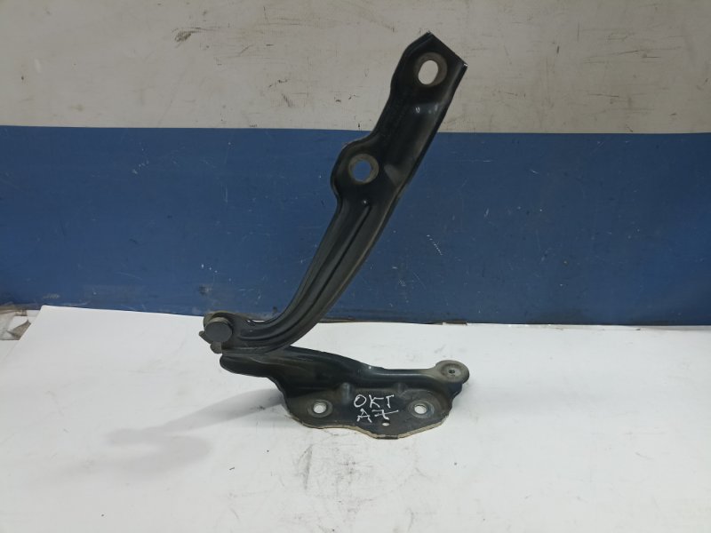 Петля капота Skoda Octavia A7 2015 прав. (б/у) Петля капота Skoda Octavia A7 2015 прав. (б/у)