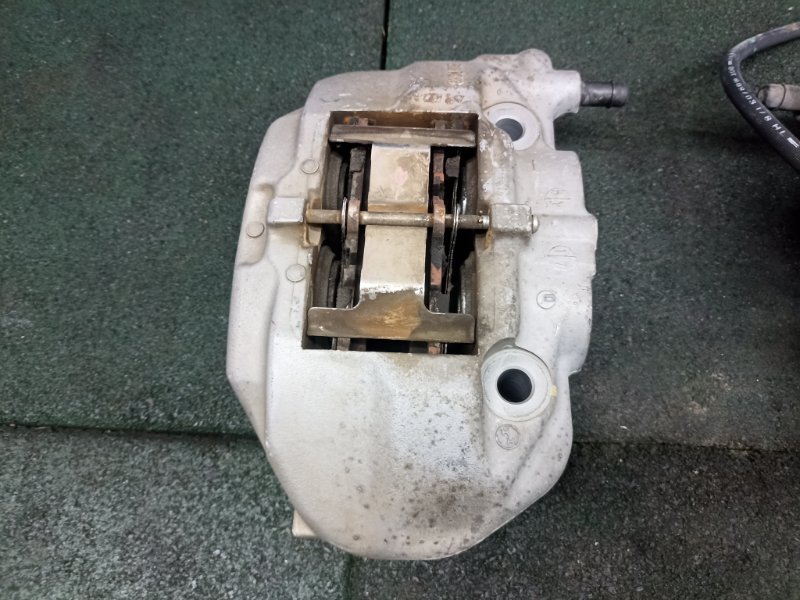 Суппорта тормозные Lexus GS 3 GRS190 2012 перед. (б/у) Суппорта тормозные Lexus GS 3 GRS190 2012 перед. (б/у)