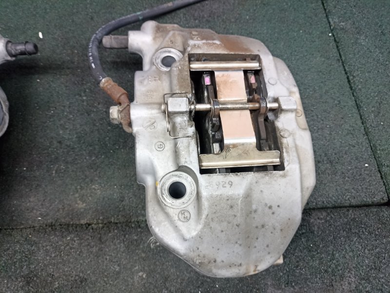 Суппорта тормозные Lexus GS 3 GRS190 2012 перед. (б/у) Суппорта тормозные Lexus GS 3 GRS190 2012 перед. (б/у)