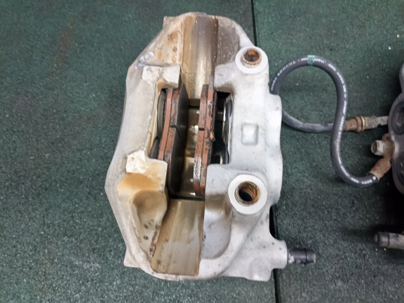 Суппорта тормозные Lexus GS 3 GRS190 2012 перед. (б/у) Суппорта тормозные Lexus GS 3 GRS190 2012 перед. (б/у)