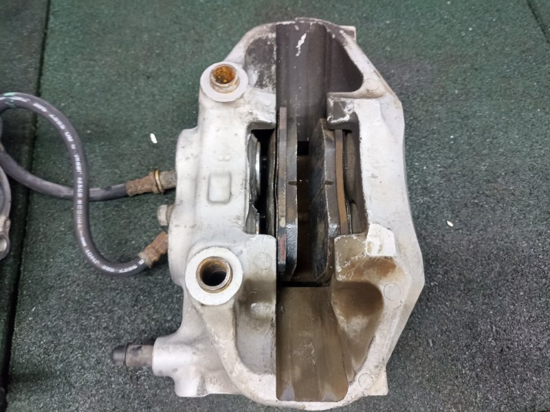 Суппорта тормозные Lexus GS 3 GRS190 2012 перед. (б/у) Суппорта тормозные Lexus GS 3 GRS190 2012 перед. (б/у)