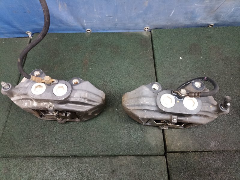 Суппорта тормозные передняя GS 3 2012 GRS190