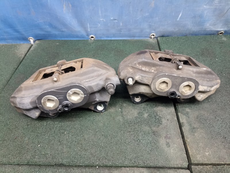Суппорта тормозные передняя GS 3 2012 GRS190