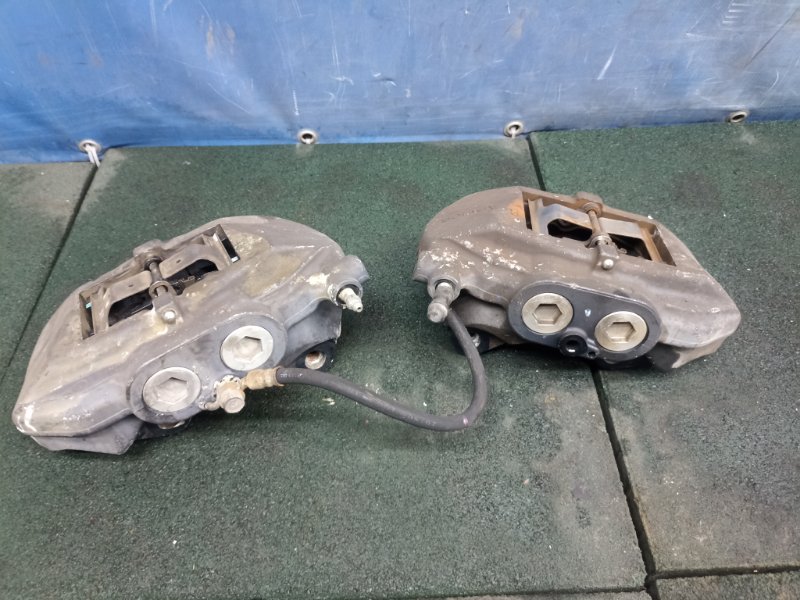 Суппорта тормозные передняя GS 3 2012 GRS190