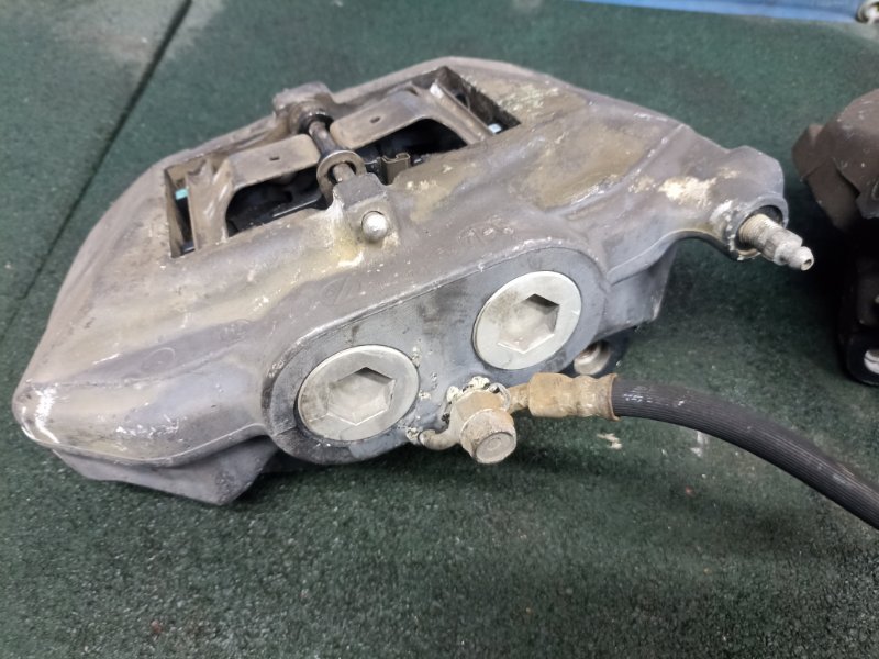 Суппорта тормозные передняя GS 3 2012 GRS190