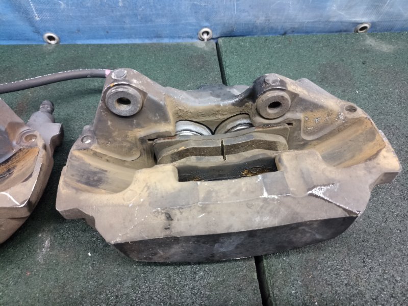 Суппорта тормозные передняя GS 3 2012 GRS190