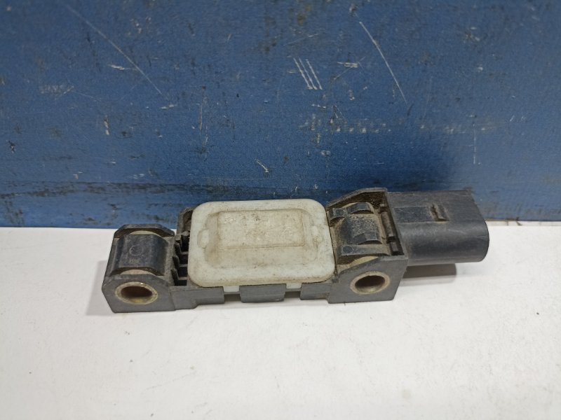 Датчик Airbag Touareg 2008 7L