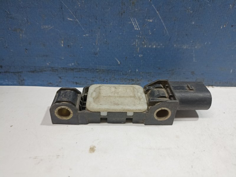 Датчик Airbag Touareg 2008 7L