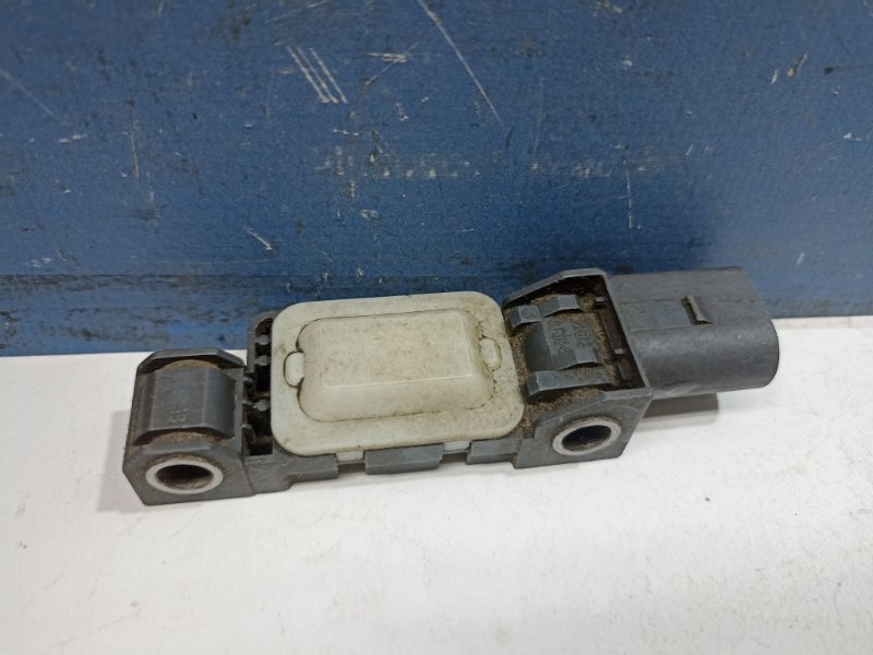 Датчик Airbag передний Touareg 2007 7L
