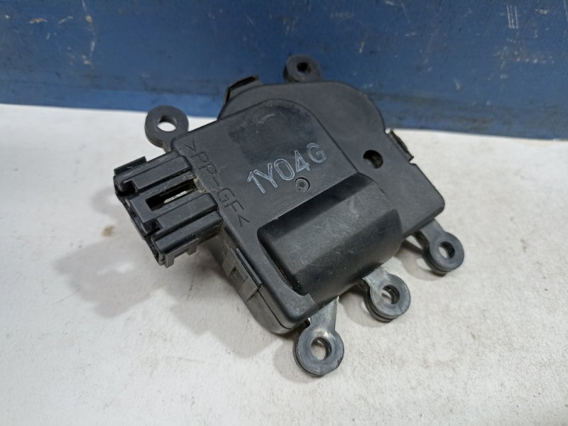Моторчик заслонки печки Mazda 6 2013 GH