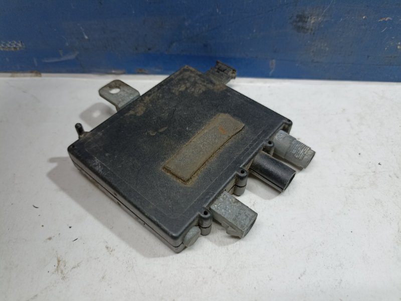 Блок усилитель антенны X5 2002 E53