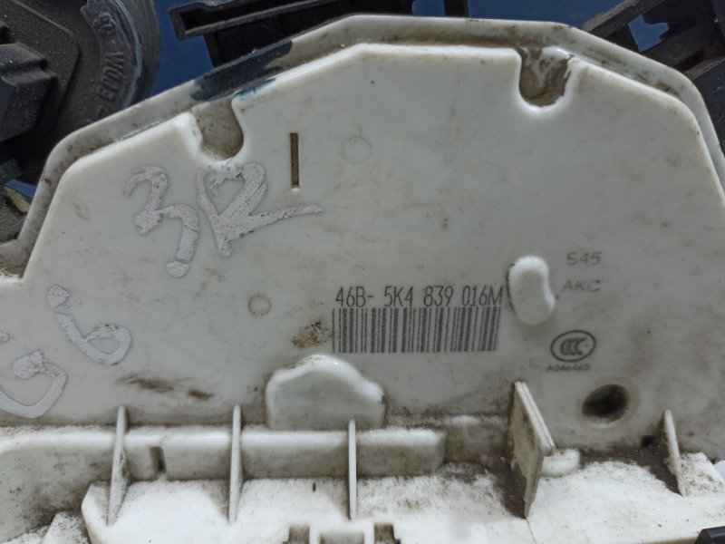 Замок двери задний правый Golf 6 2012 1.6 BSE