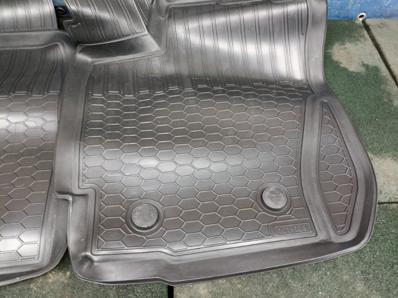 Коврик салона Nissan Terrano D10