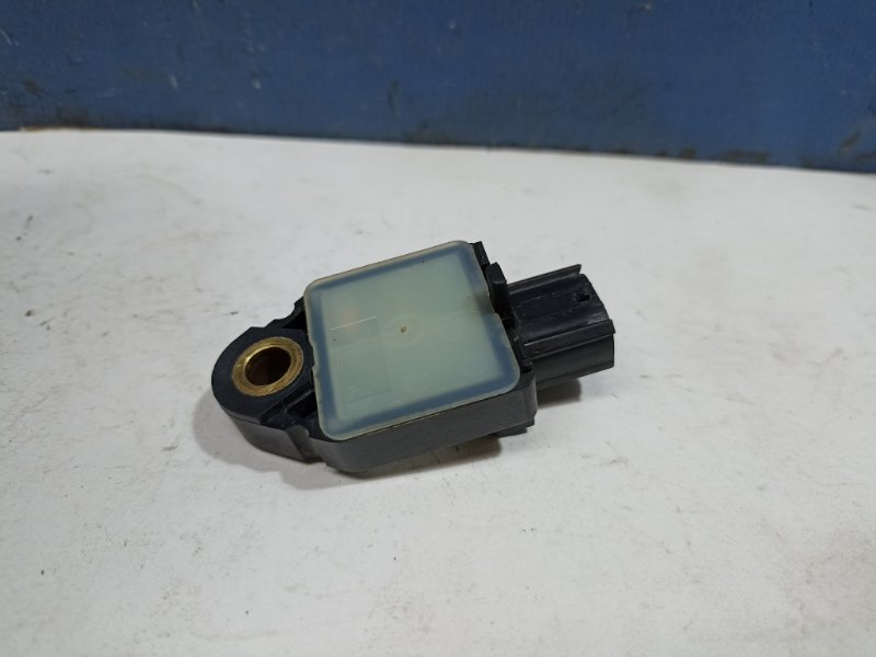 Датчик Airbag Ceed 2012 ED 1.6 G4FC