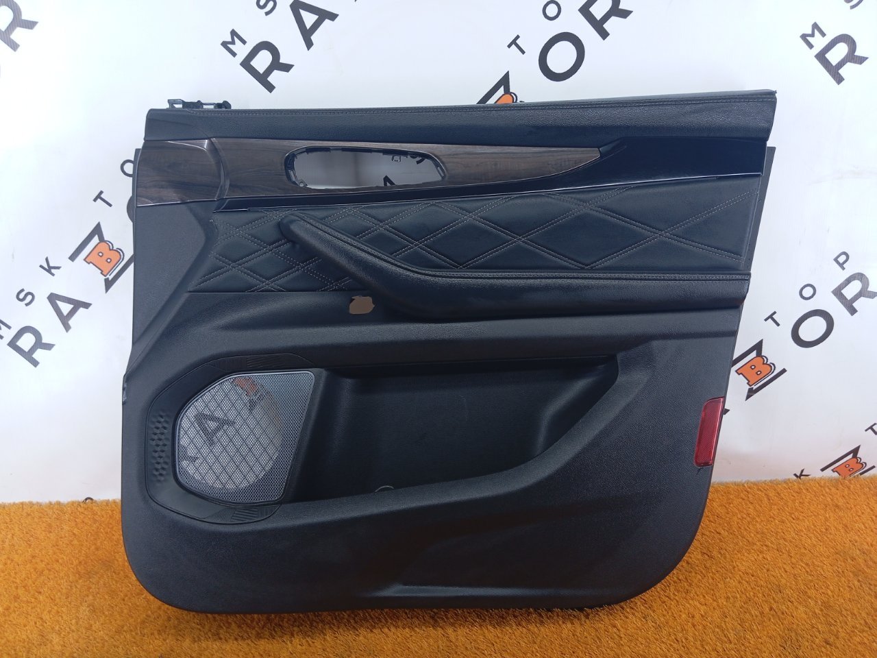 Обшивка двери Exeed VX SQRF4J20C 2022 перед. прав. (б/у)