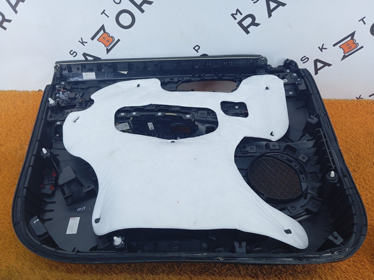 Обшивка двери Exeed VX SQRF4J20C 2022 перед. прав. (б/у)