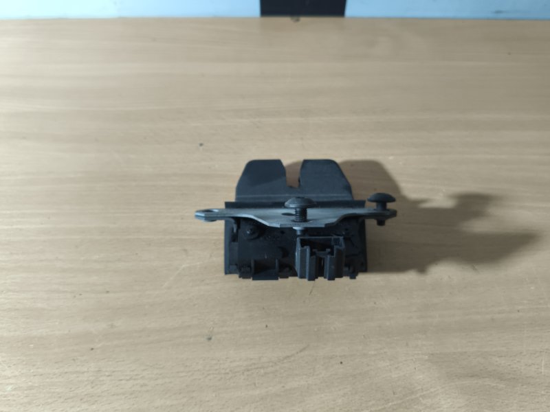 Замок багажника FORD Focus 2 1.8 QQDB 2010 (б/у)