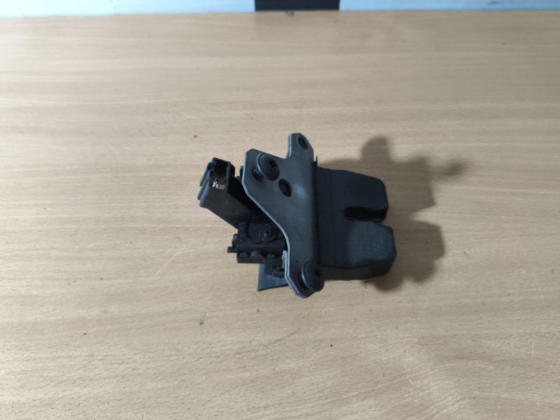 Замок багажника FORD Focus 2 1.8 QQDB 2010 (б/у)