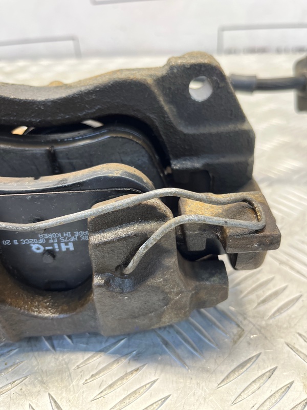 Суппорт тормозной Renault Latitude 2.0 2013 перед. прав. (б/у) Суппорт тормозной Renault Latitude 2.0 2013 перед. прав. (б/у)