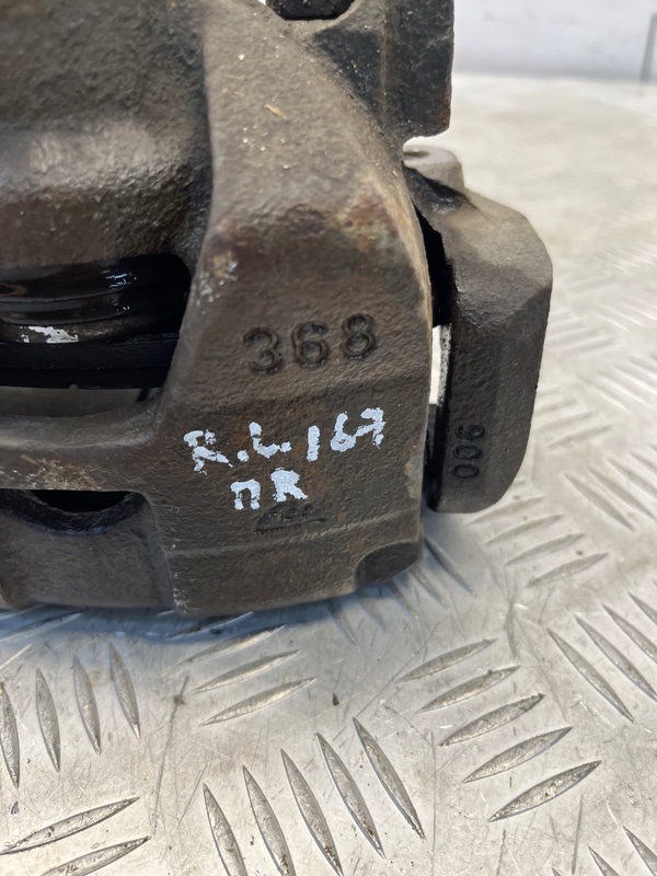 Суппорт тормозной Renault Latitude 2.0 2013 перед. прав. (б/у) Суппорт тормозной Renault Latitude 2.0 2013 перед. прав. (б/у)