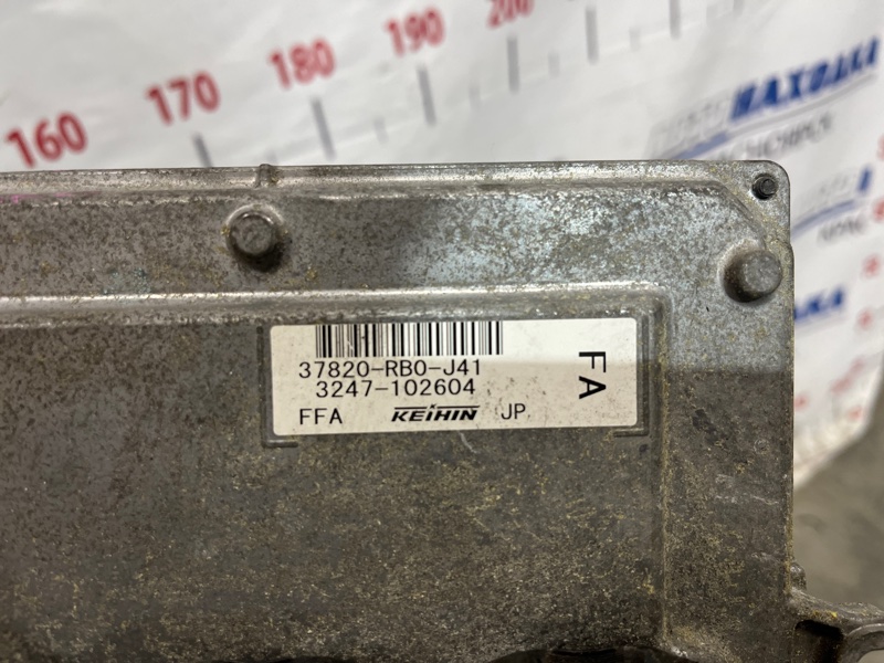 Двигатель HONDA FIT GE6 L13A 2007 (б/у) Двигатель HONDA FIT GE6 L13A 2007 (б/у)