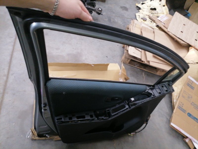 Дверь передняя левая VITZ 2005-2010 KSP90 1KR-FE