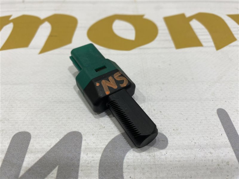 Датчик включения стоп-сигнала Hyundai Sonata 7 LF 2.4 G4KJ 2019 (б/у) Датчик включения стоп-сигнала Hyundai Sonata 7 LF 2.4 G4KJ 2019 (б/у)