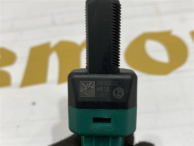 Датчик включения стоп-сигнала Hyundai Sonata 7 LF 2.4 G4KJ 2019 (б/у) Датчик включения стоп-сигнала Hyundai Sonata 7 LF 2.4 G4KJ 2019 (б/у)