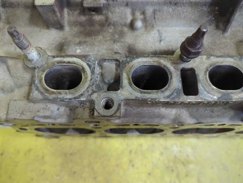 Головка блока цилиндров Ford Fusion CBK FXJB 2005 (б/у)