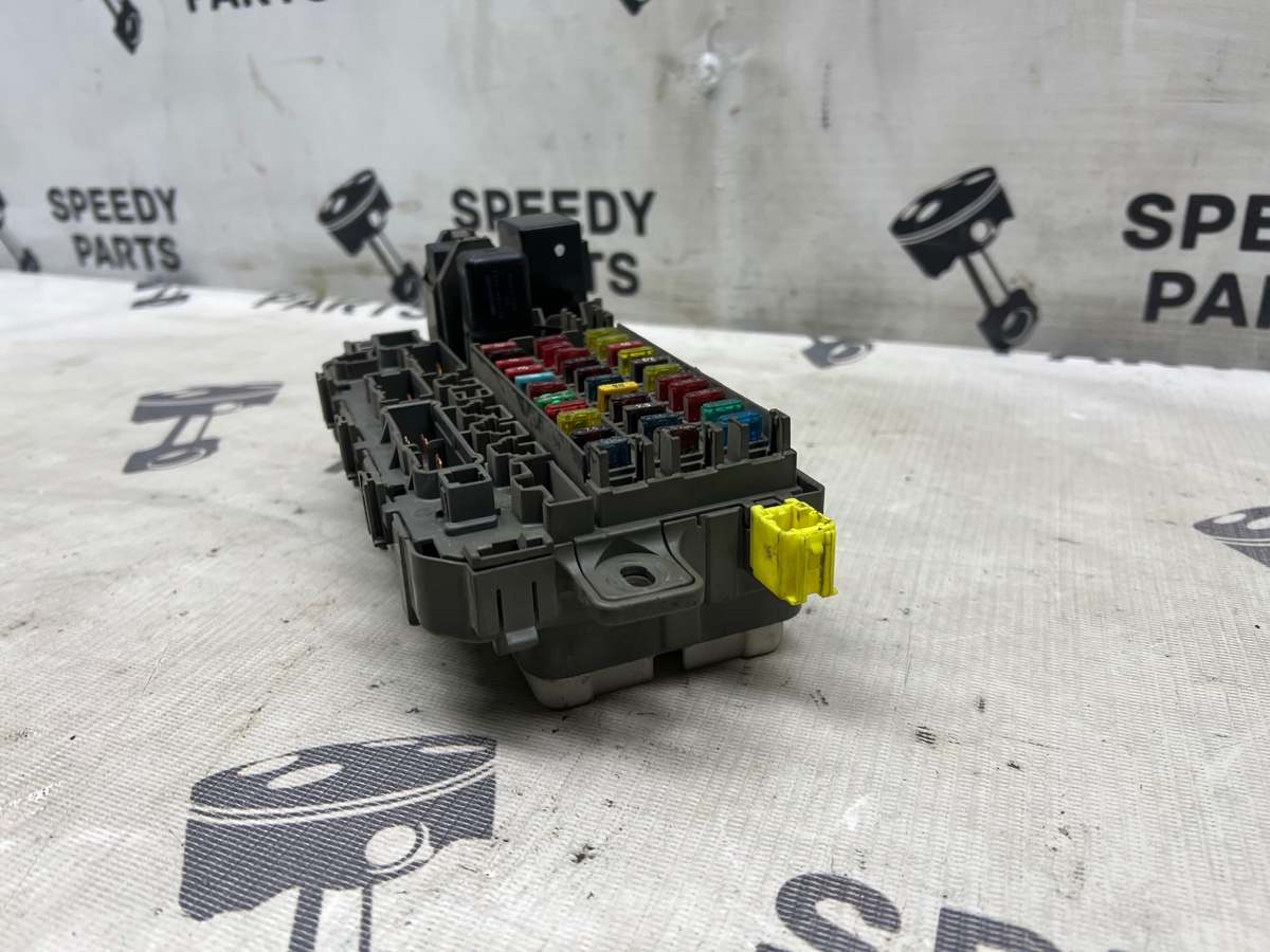 Блок предохранителей салонный правый S-MX 1998 E-RH1 B20B