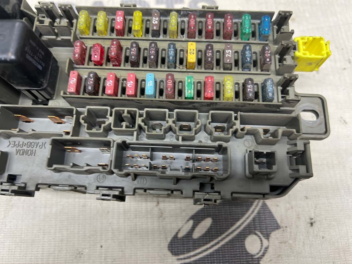 Блок предохранителей салонный правый S-MX 1998 E-RH1 B20B