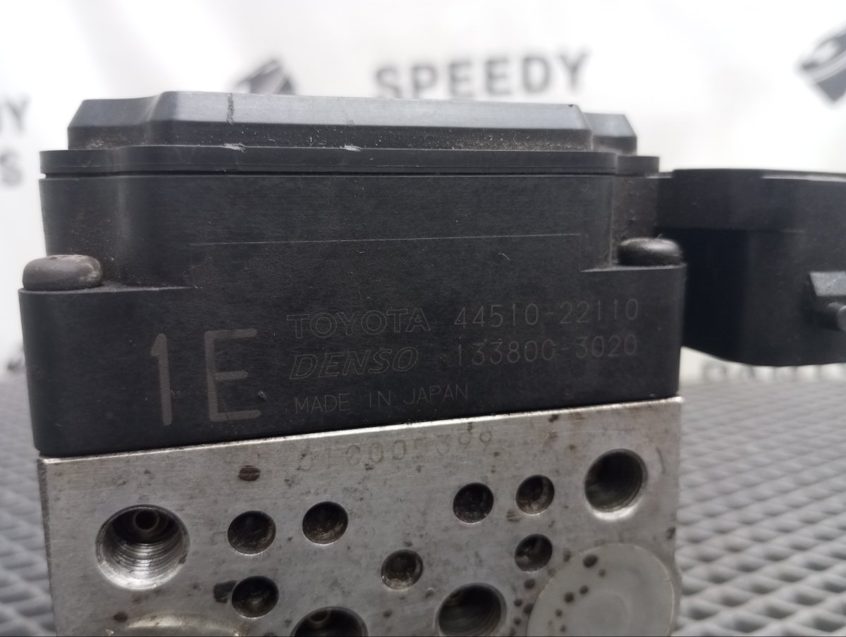 Блок ABS Toyota Mark II TA-JZX110 1JZ-FSE