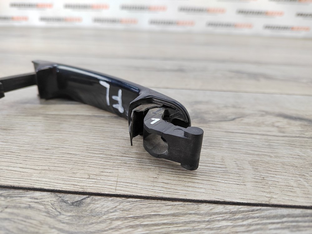 Ручка двери наружная Volkswagen Tiguan 1 2.0 CAWA 2009 (б/у) Ручка двери наружная Volkswagen Tiguan 1 2.0 CAWA 2009 (б/у)