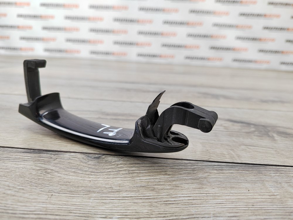 Ручка двери наружная Volkswagen Tiguan 1 2.0 CAWA 2009 (б/у) Ручка двери наружная Volkswagen Tiguan 1 2.0 CAWA 2009 (б/у)