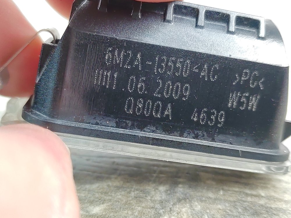 Фонарь подсветки номера Ford Focus 2 ХЕТЧБЭК 5D 1.6 SHDA 2009 (б/у)