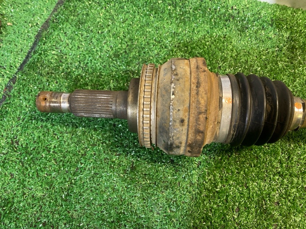 Привод Toyota Aristo JZS161 2JZ-GTE 2002 задн. прав. (б/у) Привод Toyota Aristo JZS161 2JZ-GTE 2002 задн. прав. (б/у)