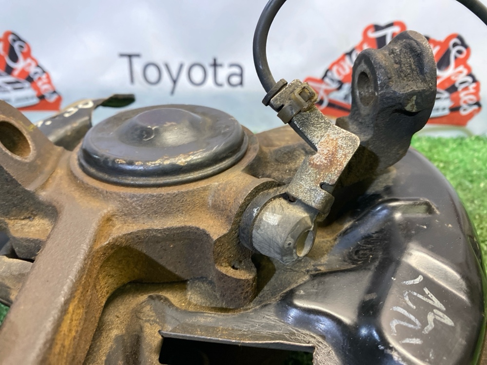 Кулак поворотный Toyota Soarer JZZ30 2JZ-GE 1998 перед. лев. (б/у)