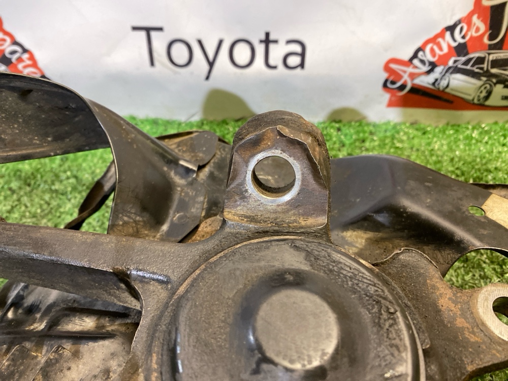 Кулак поворотный Toyota Soarer JZZ30 2JZ-GE 1998 перед. лев. (б/у)