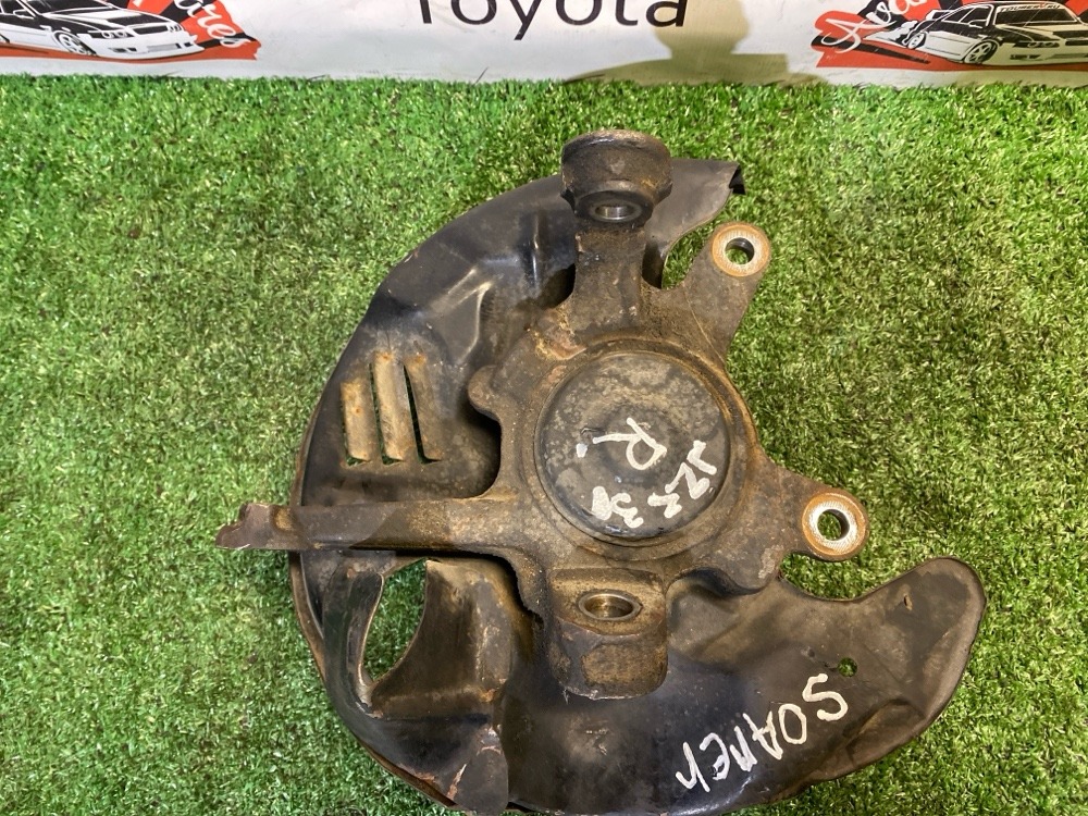 Кулак поворотный Toyota Soarer JZZ30 2JZ-GE 1998 перед. прав. (б/у)