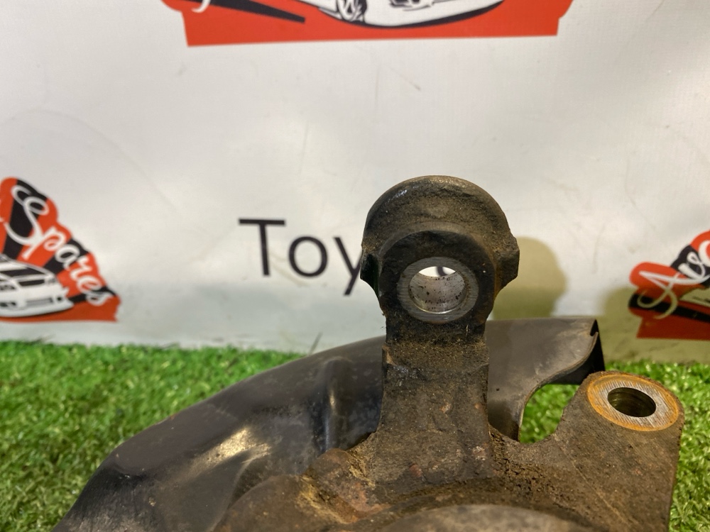 Кулак поворотный Toyota Soarer JZZ30 2JZ-GE 1998 перед. прав. (б/у)