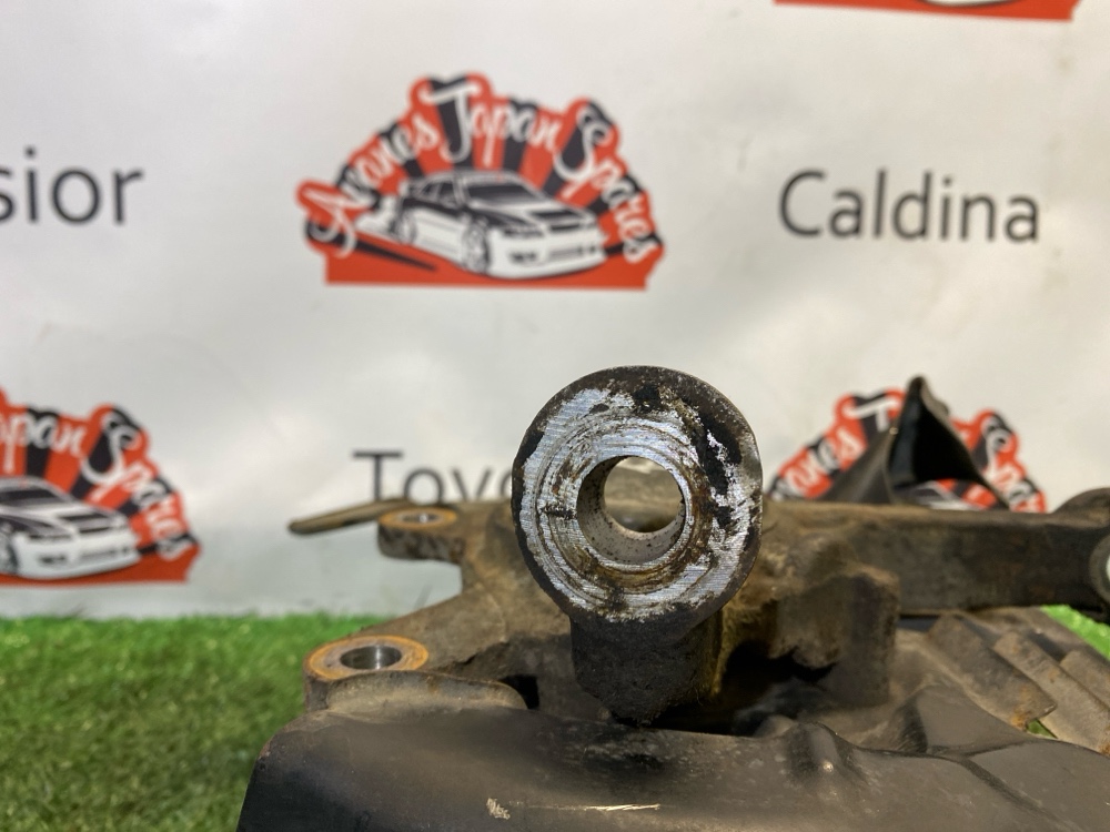 Кулак поворотный Toyota Soarer JZZ30 2JZ-GE 1998 перед. прав. (б/у)