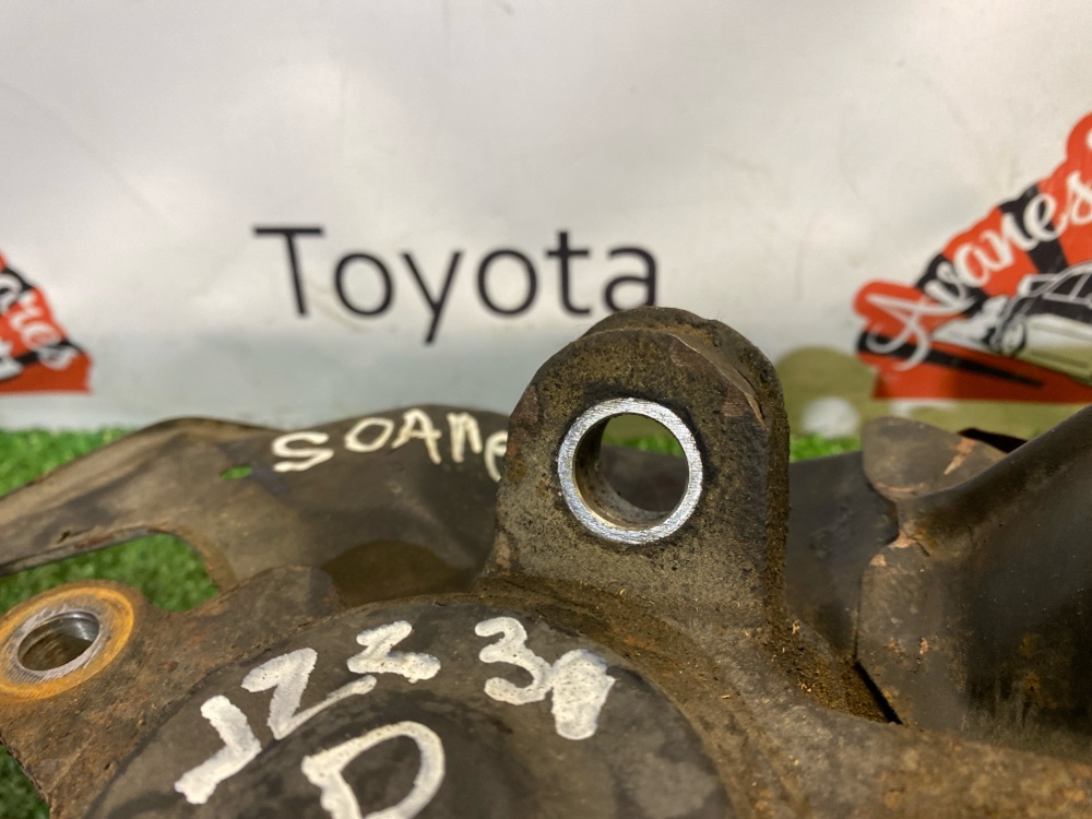 Кулак поворотный Toyota Soarer JZZ30 2JZ-GE 1998 перед. прав. (б/у)