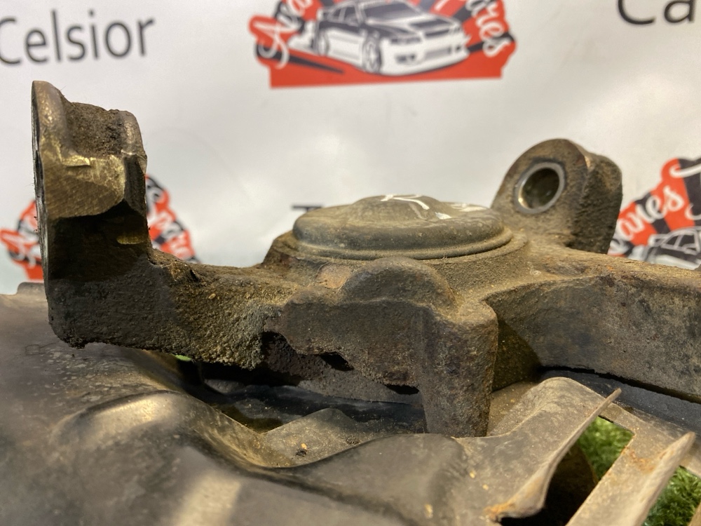 Кулак поворотный Toyota Soarer JZZ30 2JZ-GE 1998 перед. прав. (б/у)