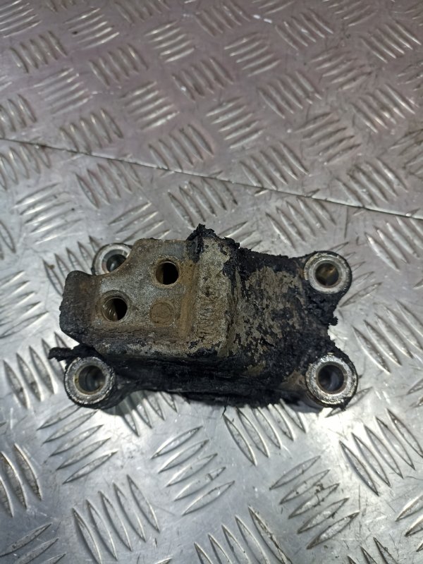 Кронштейн опоры двигателя Hyundai Elantra IV / HD СЕДАН 1.6 (G4FC) 2008 лев. (б/у)