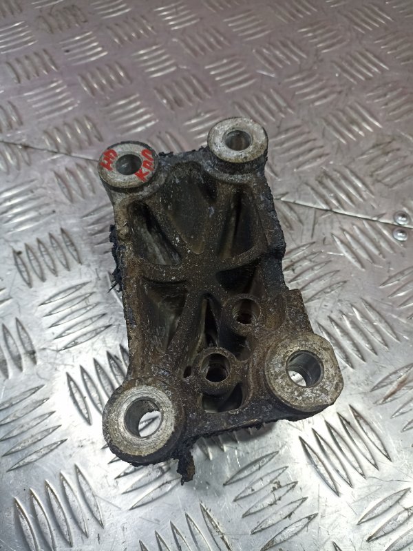 Кронштейн опоры двигателя Hyundai Elantra IV / HD СЕДАН 1.6 (G4FC) 2008 лев. (б/у)