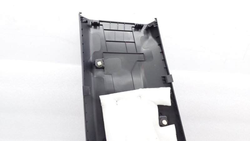 Обшивка центральной стойки правая J7 2021 HFC4GB2.4E